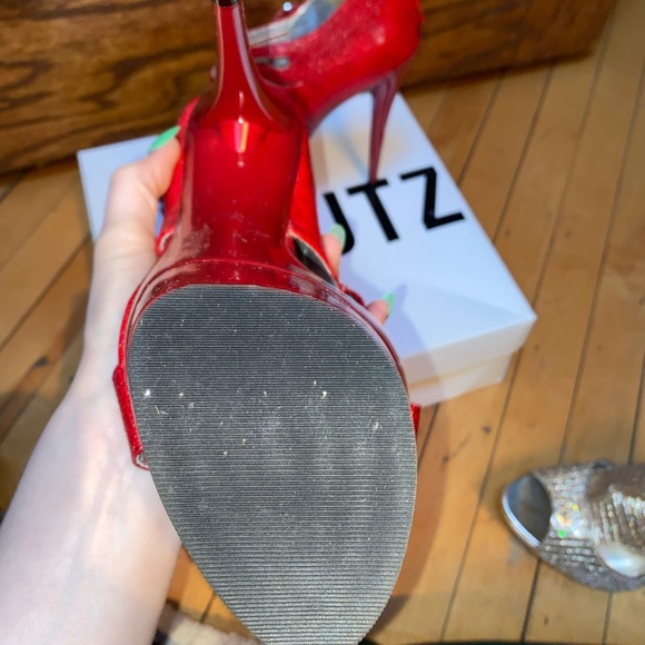 gorgeous red stilettos - Picture 6 of 8